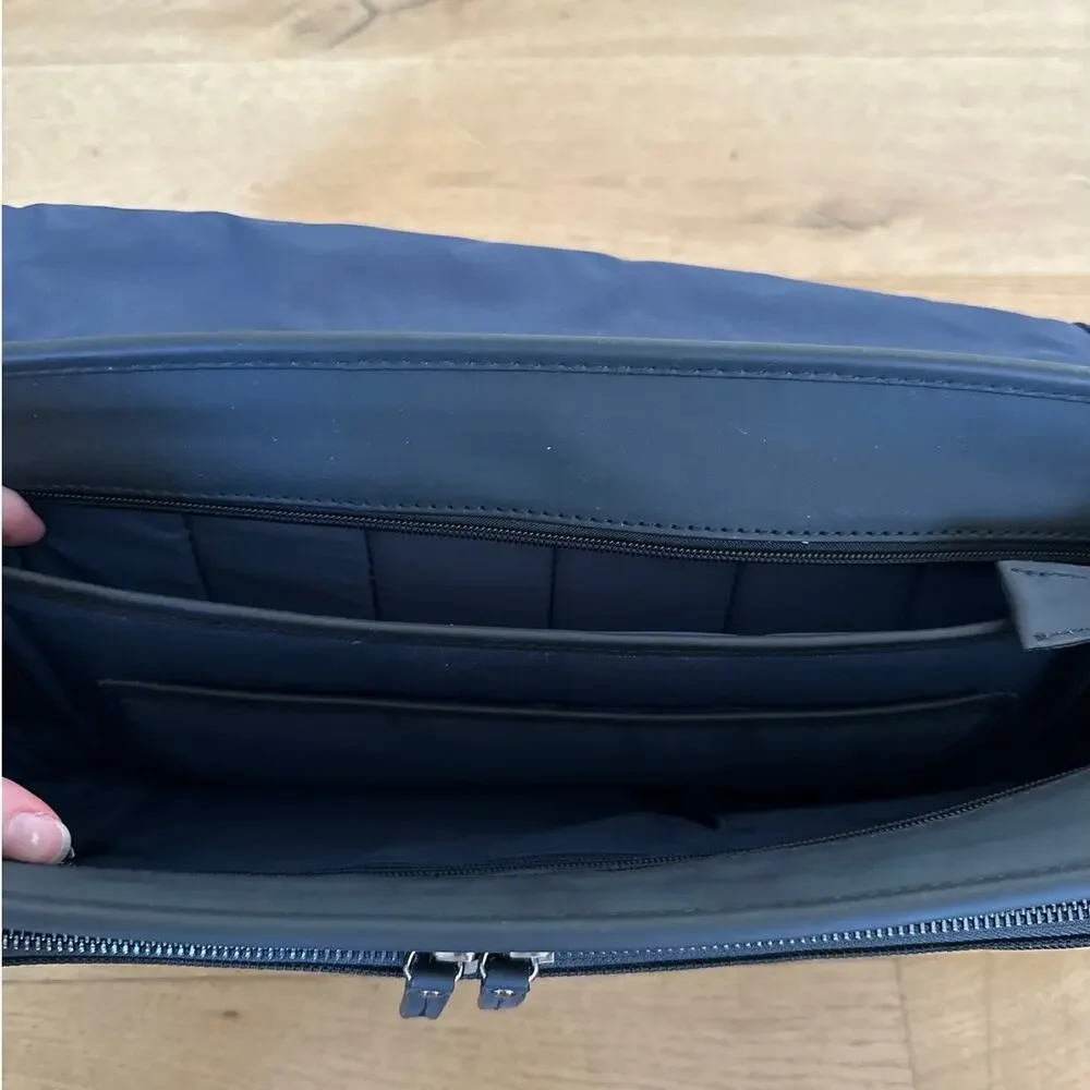 Leonhard Heyden - Laptop Messenger Travel Bag in Black